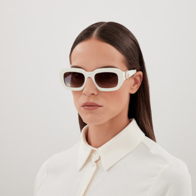 Zoom sur les lunettes de soleil CARTIER 2025
